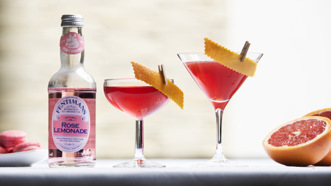 Růžové drinky si můžete dopřát v BeBop baru