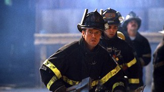 Film Frekvence je strhující thriller s hvězdným obsazením. Tvůrci do snímku umístili podezřele mnoho detailů, které odkazují na budoucí tragickou událost.