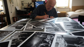 Cyklus krátkých dokumentů zachycuje prostřednictvím 30 fotografií zlomové či významné okamžiky naší doby od 17. listopadu 1989 do konce roku 2018.