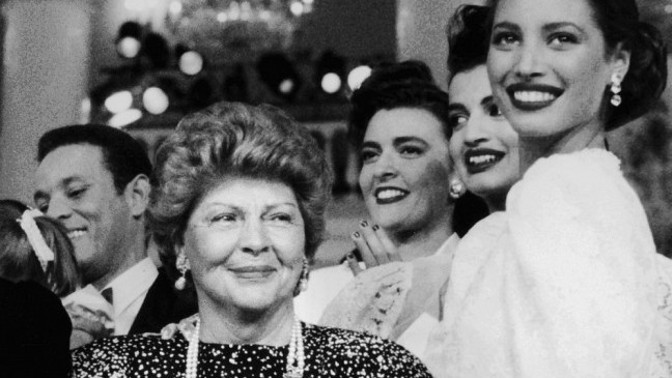 Aenne Burdová nazývaná též Královna odívání vlastním jménem Anna Magdalenne Burdová, rozená Anna Magdalene Lemmingerová byla německá vydavatelka, manažerka a podnikatelka.