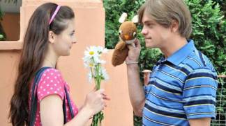 Komedie s originální zápletkou, v níž si věčně svobodný profesor češtiny Petr, díky třídnímu srazu uvědomí, že jediná dívka, kterou kdy miloval, byla jeho spolužačka Eliška.