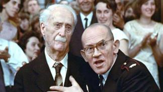 Hoří, má panenko je slavná komedie Miloše Formana, v níž se tancuje, krade a hasí z roku 1967. 