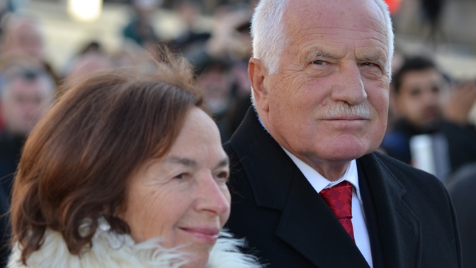 Livia Klausová, rodným jménem Mištinová, je česká ekonomka a v letech 2003–2013 první dáma České republiky z titulu manželky prezidenta republiky Václava Klause. Mezi lety 2013 až 2018 působila jako velvyslanec České republiky na Slovensku.