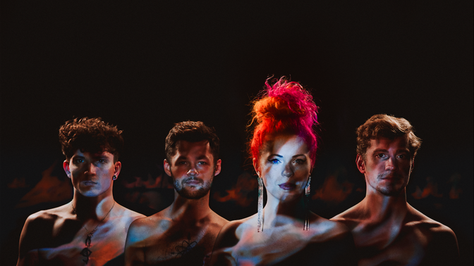 Mydy Rabycad je česká hudební skupina z Prahy vzniklá v roce 2012. Hraje fúzi electroswingu a dalších stylů elektronické hudby, kterou sama nazývá glamtronic.