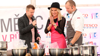 Během Měsíce v růžové se vybralo 400 tisíc korun na ženy s rakovinou prsu