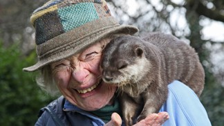 Půlku života zasvětila vydrám: Seniorka se o ně stará jako o vlastní děti