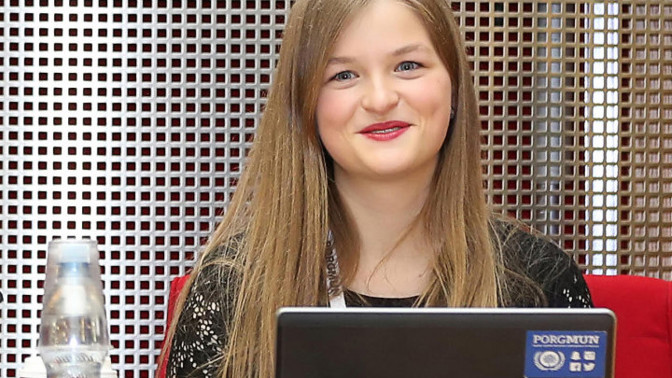 Sára Davidová je jednou z nejlepších maturantek na světě.