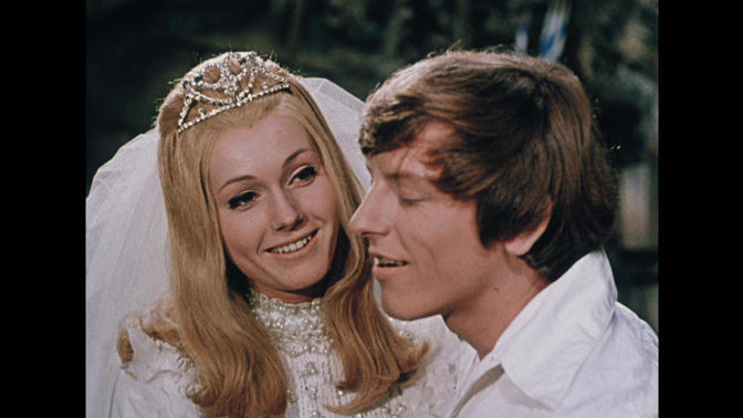 Šíleně smutná princezna je česká filmová pohádka žánru hudební komedie režiséra Bořivoje Zemana natočená v roce 1968 s Helenou Vondráčkovou a Václavem Neckářem v hlavní roli.