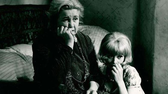 Zasloužilá umělkyně Antonie Hegerlíková byla česká herečka a divadelní pedagožka, od roku 1946 členka hereckého souboru Divadla na Vinohradech v Praze.