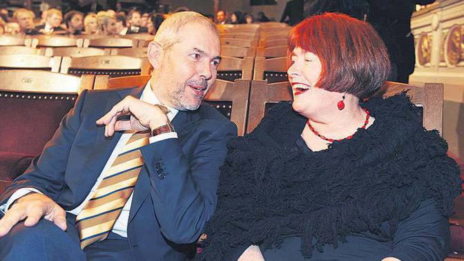 Marek Eben je český herec, moderátor, hudební skladatel, písničkář a zpěvák.