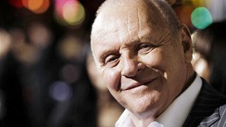 Sir Anthony Hopkins, CBE je britský a americký herec a příležitostný režisér a hudební skladatel. Do širokého povědomí lidí vstoupil zejména svou známou kreací psychopatického doktora Hannibala Lectera ve filmu Mlčení jehňátek.