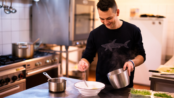 Lukáš Nevyjel je majitel a šéfkuchař originální restaurace Nota Bene.