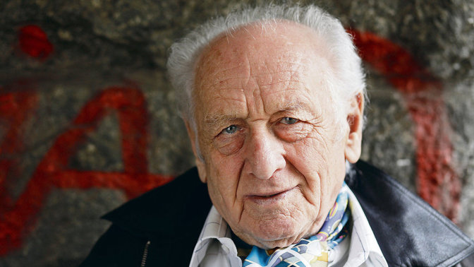 Arnošt Lustig byl český židovský spisovatel a publicista světového významu, autor celé řady děl s tématem holokaustu.