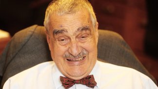 Karel Schwarzenberg je český politik, čestný předseda TOP 09, poslanec, bývalý senátor, exministr zahraničí, bývalý místopředseda Nečasovy vlády, kancléř prezidenta Václava Havla a kandidát TOP 09 v prezidentské volbě v roce 2013.