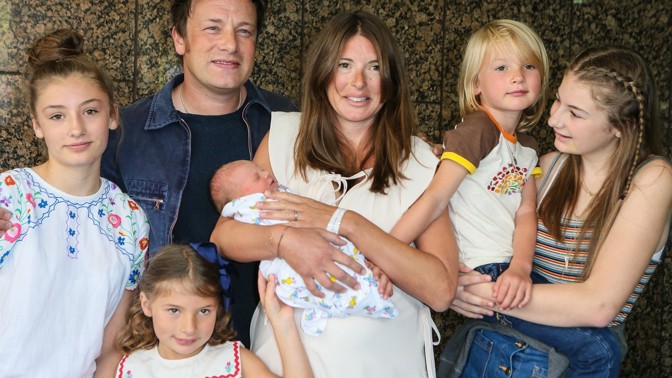Jamie Oliver přiznal, že jeho syn nechce jíst. Má na něj fintu, kterou odborníci nevidí rádi