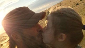 David Beckham políbil svou dceru na rty a za fotku na Instagramu to zase schytal
