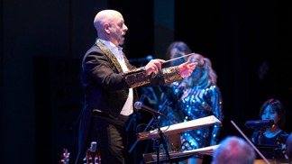 Velkolepá hudební show představí nejlepší zpěváky londýnského West Endu i spojení symfonického orchestru s rockovou kapelou