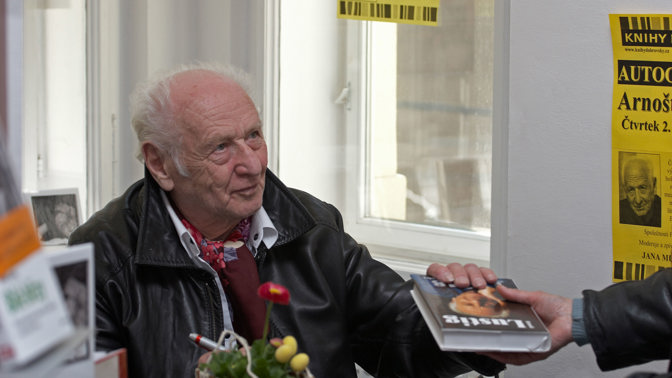 Arnošt Lustig byl český židovský spisovatel a publicista světového významu, autor celé řady děl s tématem holokaustu.