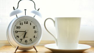 Nechce se vám ráno z postele? Vyzkoušejte tipy, jak se šetrně nastartovat do nového dne