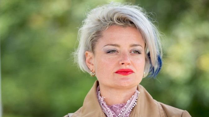 Most! je komediální televizní seriál České televize. Děj se odehrává v severočeském Mostě, kde žije poněkud omezený hrdina – ztroskotanec Luděk Říha v podání Martina Hofmanna.