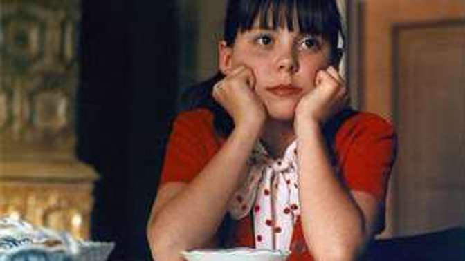 Silvie Koblížková je česká herečka. Ve filmu se proslavila už jako školačka díky Janu Hřebejkovi, který ji obsadil do filmu Pelíšky.