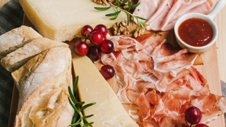 Při koupi uzenin a sýrů dbejte na kvalitu