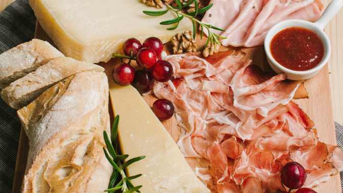 Při koupi uzenin a sýrů dbejte na kvalitu