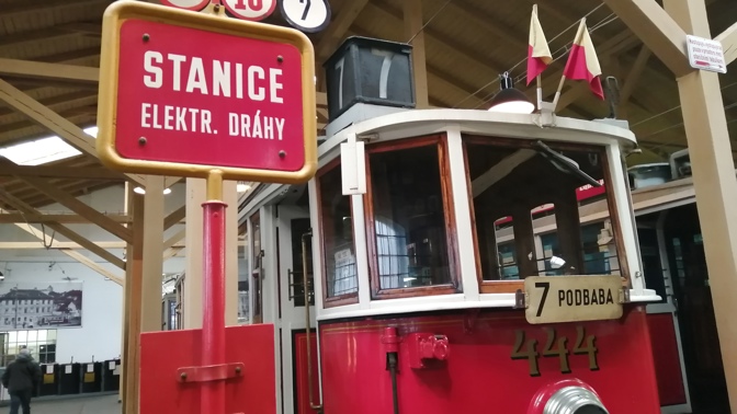 V tramvajové vozovně v Praze-Střešovicích se nachází jedinečná sbírka památek z historie městské hromadné dopravy v hlavním městě České republiky.