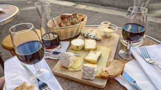 Není víno jako víno: Jaké se hodí k dušenému hovězímu, vepřovému na pánvi nebo guláši?