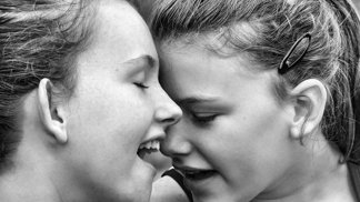 5 důvodů, proč je starší sestra jedním z nejdůležitějších lidí ve vašem životě