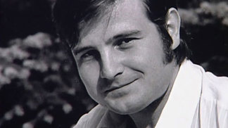 Jiří Štaidl byl český písňový textař, scenárista, hudebník a divadelní manažer, bratr hudebníka Ladislava Štaidla, blízký spolupracovník zpěváka Karla Gotta a skladatele Karla Svobody. Zahynul ve věku 30 let při dopravní nehodě v Říčanech .