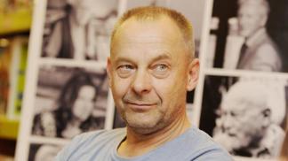 Nabarvené ptáče je český film režiséra Václava Marhoula z roku 2019 podle stejnojmenného románu polského spisovatele Jerzyho Kosińského z roku 1965.