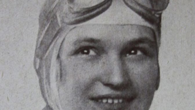 Eliška Junková-Khásová, narozená jako Alžběta Pospíšilová, byla česká automobilová závodnice. Závodila na vozech Bugatti, a to nejprve jako spolujezdkyně svého manžela Čeňka Junka a posléze sama.