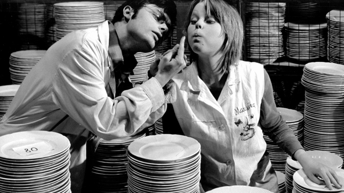 Laskavá komedie z roku 1974 o jedné předávací inventuře, jenž je důkazem, že i takové místo jako sklad se může stát dějištěm úsměvného příběhu.