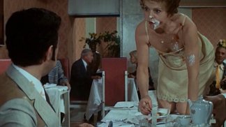 Což takhle dát si špenát je česká filmová komedie s Jiřím Sovákem a Vladimírem Menšíkem v hlavní roli z roku 1977. Tuto veselohru režíroval podle scénáře svého osvědčeného spolupracovníka Miloše Macourka režisér Václav Vorlíček.