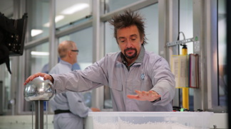 Richard Hammond z Top Gearu se vrací na televizní obrazovky. Podívá se na kloub zázrakům inženýrství