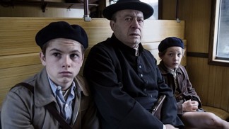 Z Paříže do Paříže je francouzsko-kanadský hraný film z roku 2017 podle stejnojmenného autobiografického románu Josepha Joffa. Film zachycuje osudy pařížské židovské rodiny během druhé světové války. 