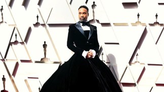 Ženská móda na mužském těle. Výstřední styl herce Billyho Portera