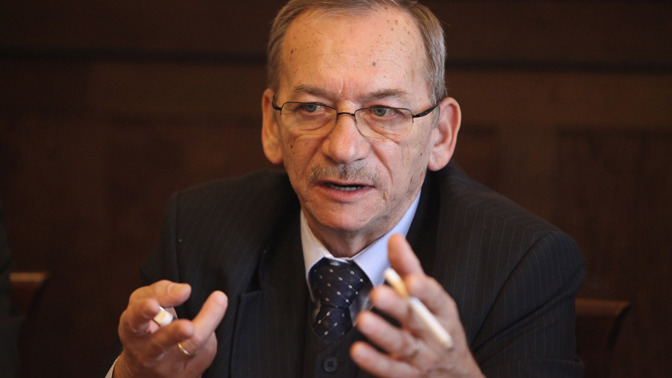 Jaroslav Kubera byl český pravicový politik, od listopadu 2018 do úmrtí v lednu 2020 předseda Senátu Parlamentu České republiky.