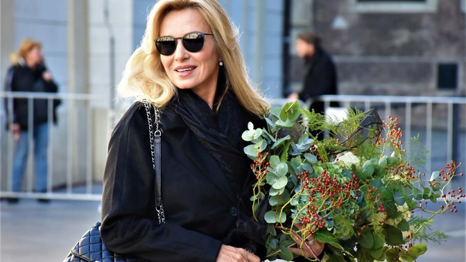 Kateřina Brožová je česká herečka, zpěvačka a moderátorka.