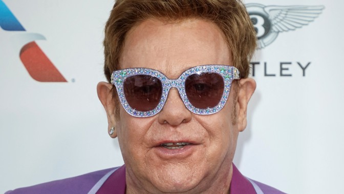 Sir Elton John kvůli zdravotním problémům zrušil své koncerty na Novém Zélandu. Co ho trápí?