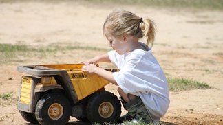 Rady našich babiček: Jak odstranit skvrny z dětského oblečení?