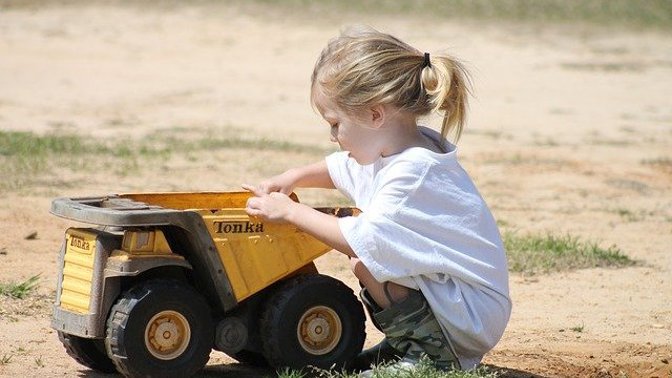 Rady našich babiček: Jak odstranit skvrny z dětského oblečení?