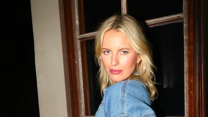 Topmodelka Karolina Kurková slaví 36. narozeniny: V dětství se styděla za hubené nohy a velké zuby