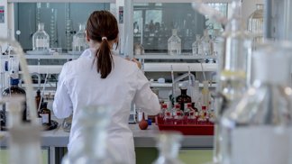Nová zbraň na záletníky. Testy DNA dokážou odhalit nevěru ze spodního prádla i prostěradla