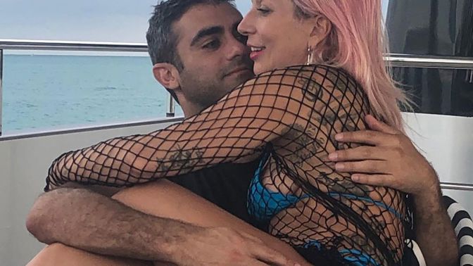 Lady Gaga má nového přítele. Kdo je tajemný muž po jejím boku?