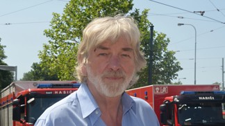 Vladimír Kratina slaví 68. narozeniny: Byl zatčen za znevažování rudé vlajky, s policisty se při zatýkání pral