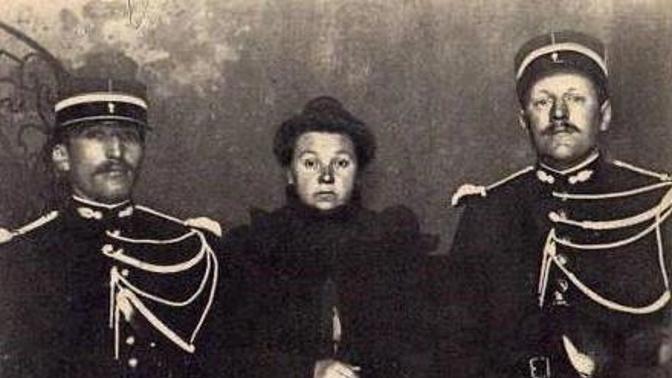 vražedkyně na fotce s četníky