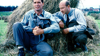 Steve McQueen v hlavní roli amerického válečného filmu z 1963. Ani plot zajateckého tábora nezničil jejich touhu bojovat s nepřítelem.  