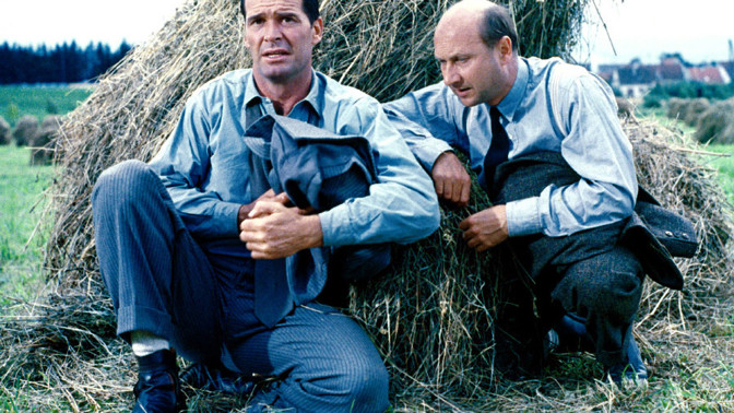 Steve McQueen v hlavní roli amerického válečného filmu z 1963. Ani plot zajateckého tábora nezničil jejich touhu bojovat s nepřítelem.